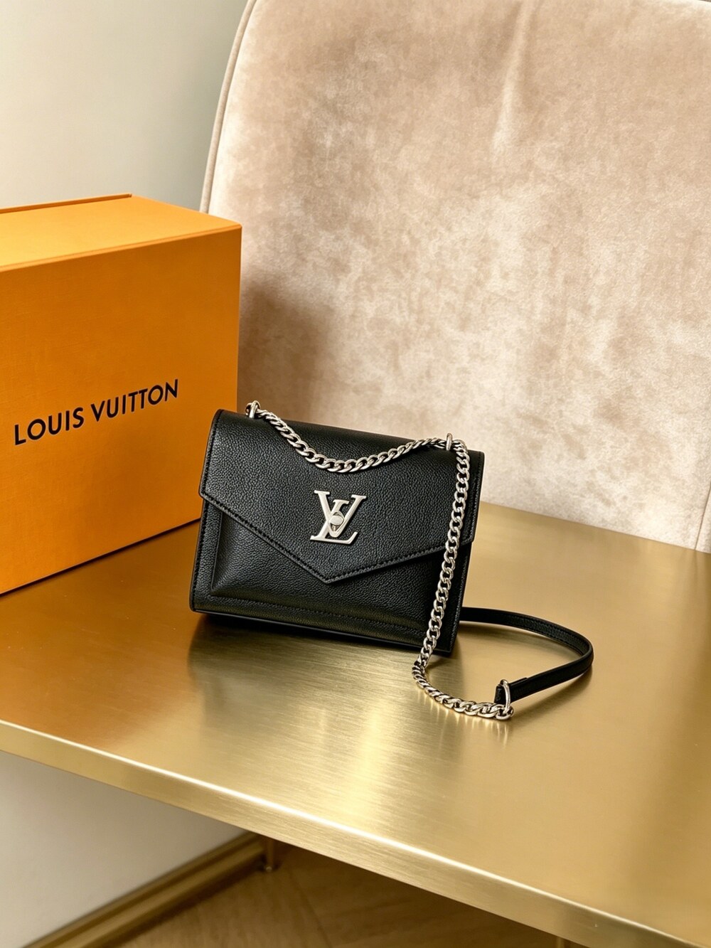 LOUIS VUITTON MYLOCKME CHAIN BB in Grained Leather